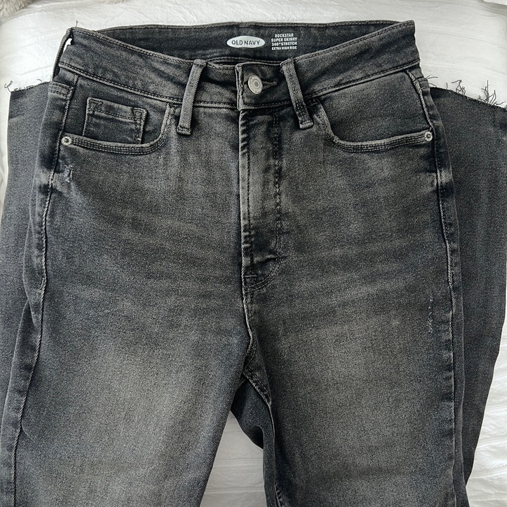 NWOT Black High Rise Distressed Skinny Jeans